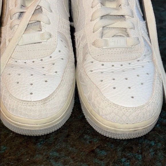 Nike Air snakeskin pattern Sneakers size US 7 - Picture 2 of 6